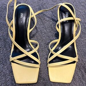 New Zara kitten heel sandals. Size 36.